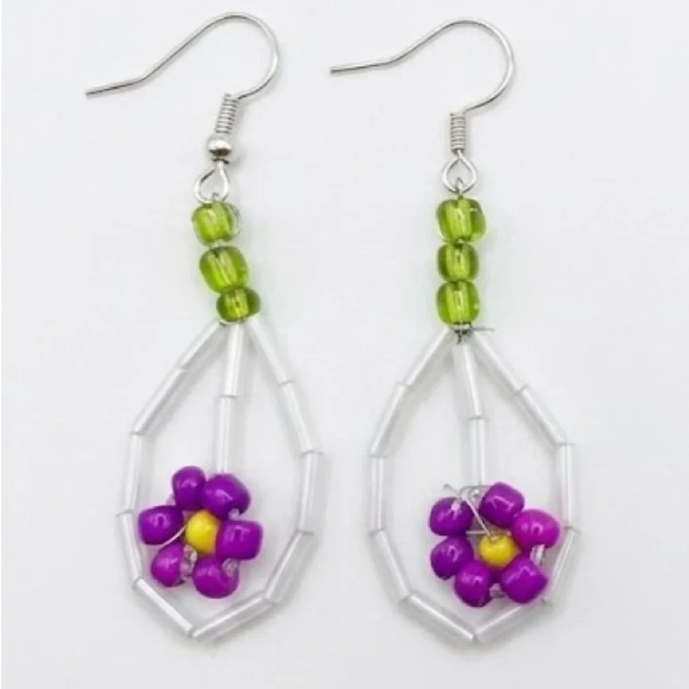 NWOT Handmade Beaded Purple Flower Drop Earrings